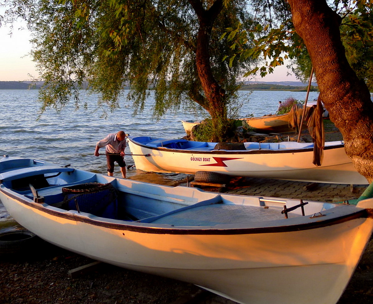 Apolyont Lake ( Uluabat Lake )